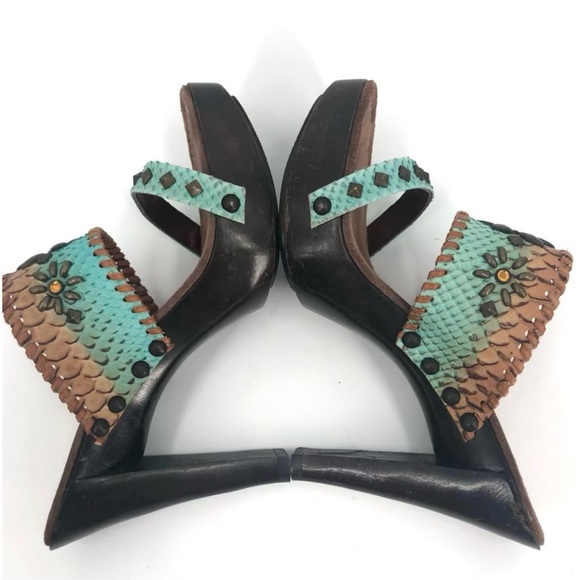 ISABELLA FIORE Size 10 Aztec Slip On Heels EUC - Picture 1 of 9